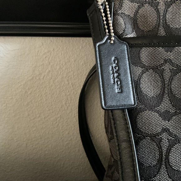 Classic COACH pre-loved cross body bag - Picture 3 of 12